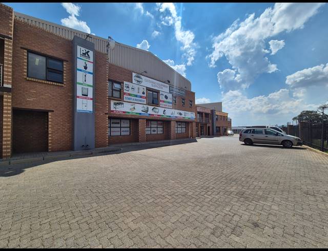 1,112M² WAREHOUSE TO LET IN AIRPORT PARK